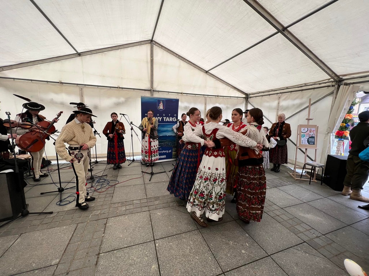 Miasto_Nowy_Targ_solidarne_z_Ukraina-10