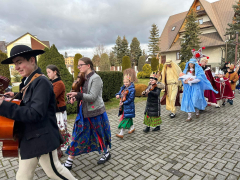 287. 06.01.2023 Uroczysty Orszak Trzech Króli w Kościele św. Brata Alberta na Niwie