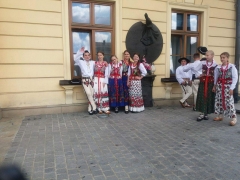 received_230410237463526