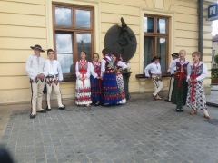 received_230410257463524